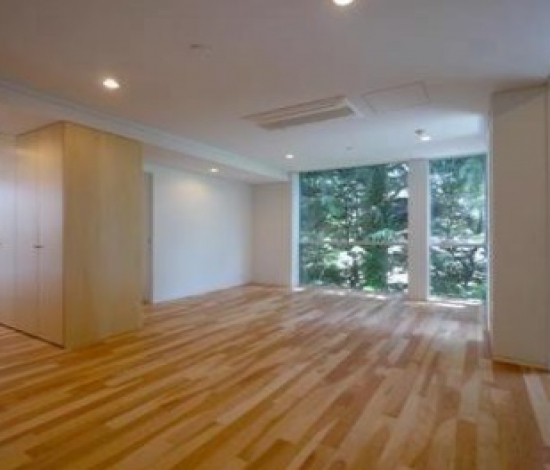 由緒ある邸宅街「花房山」の中庭付のデザイナーズ
