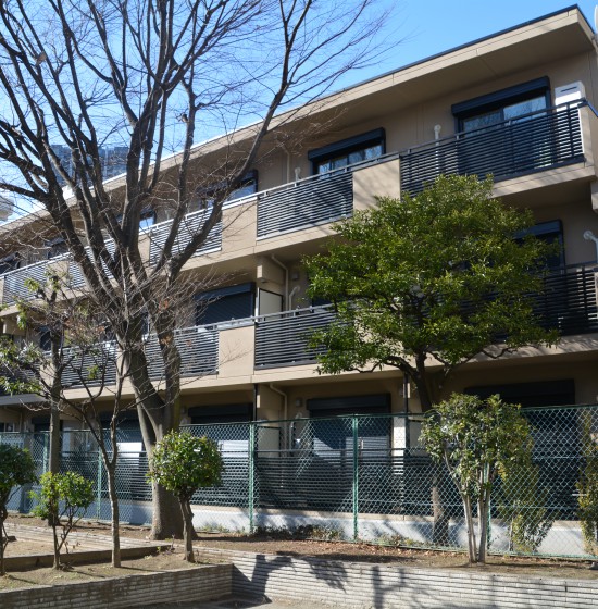 豊洲駅徒歩１１分。2015年１月新築物件です。公園目の前の静かなマンションです。